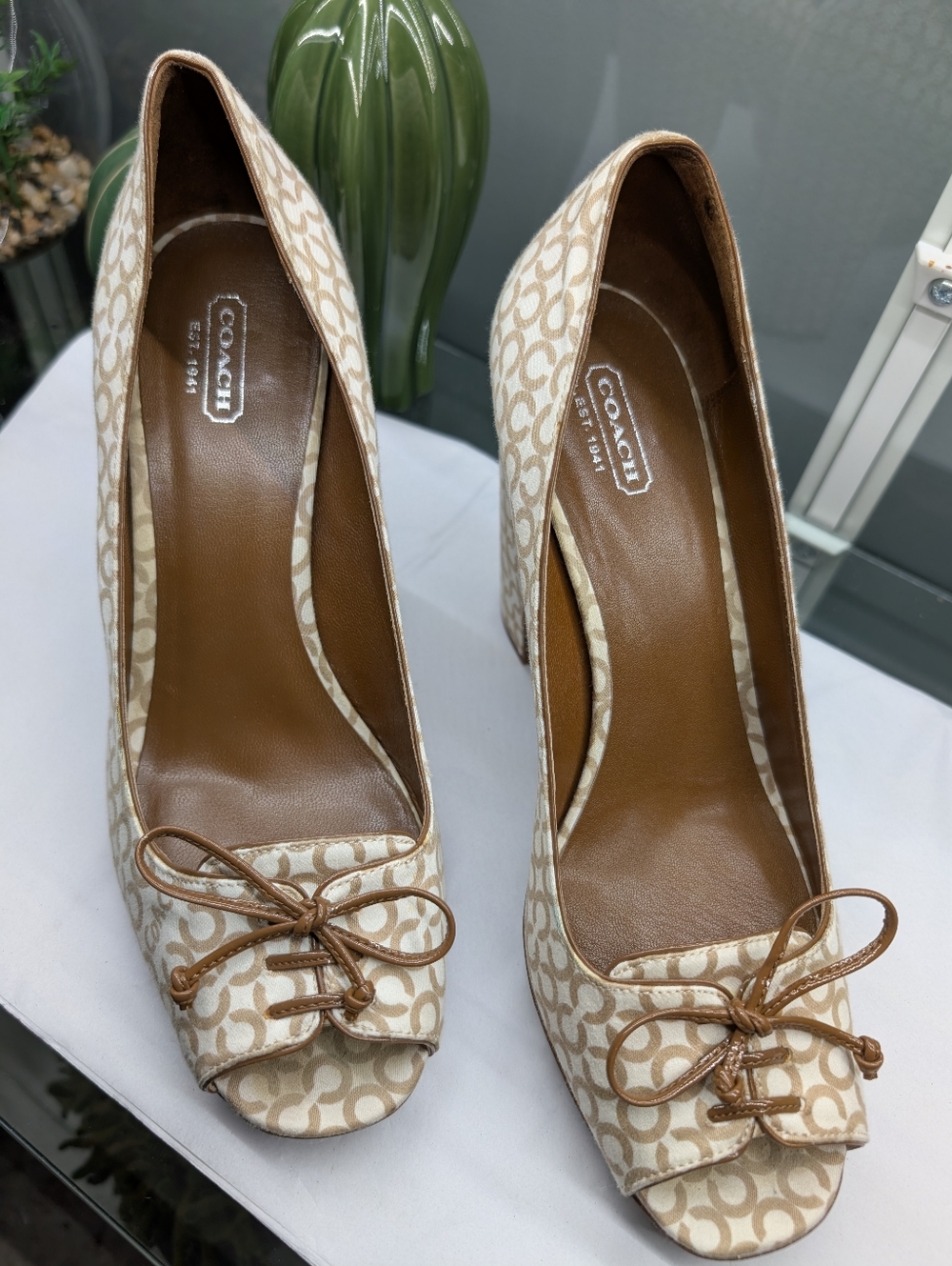 Coach Corey Beige Signature Logo Platform Pumps Size 10